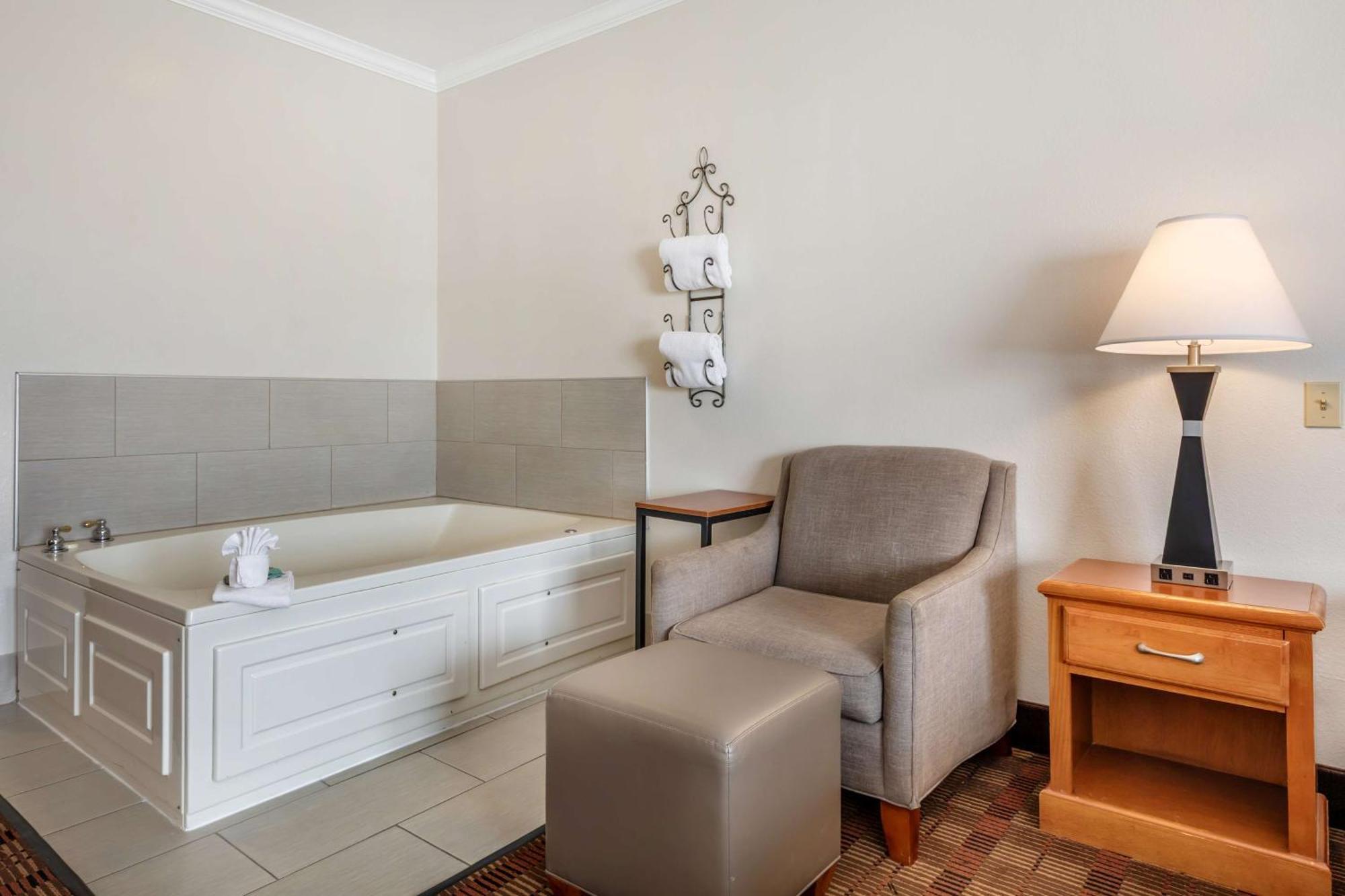 Best Western Clubhouse Inn&Suites Mineral Wells Extérieur photo