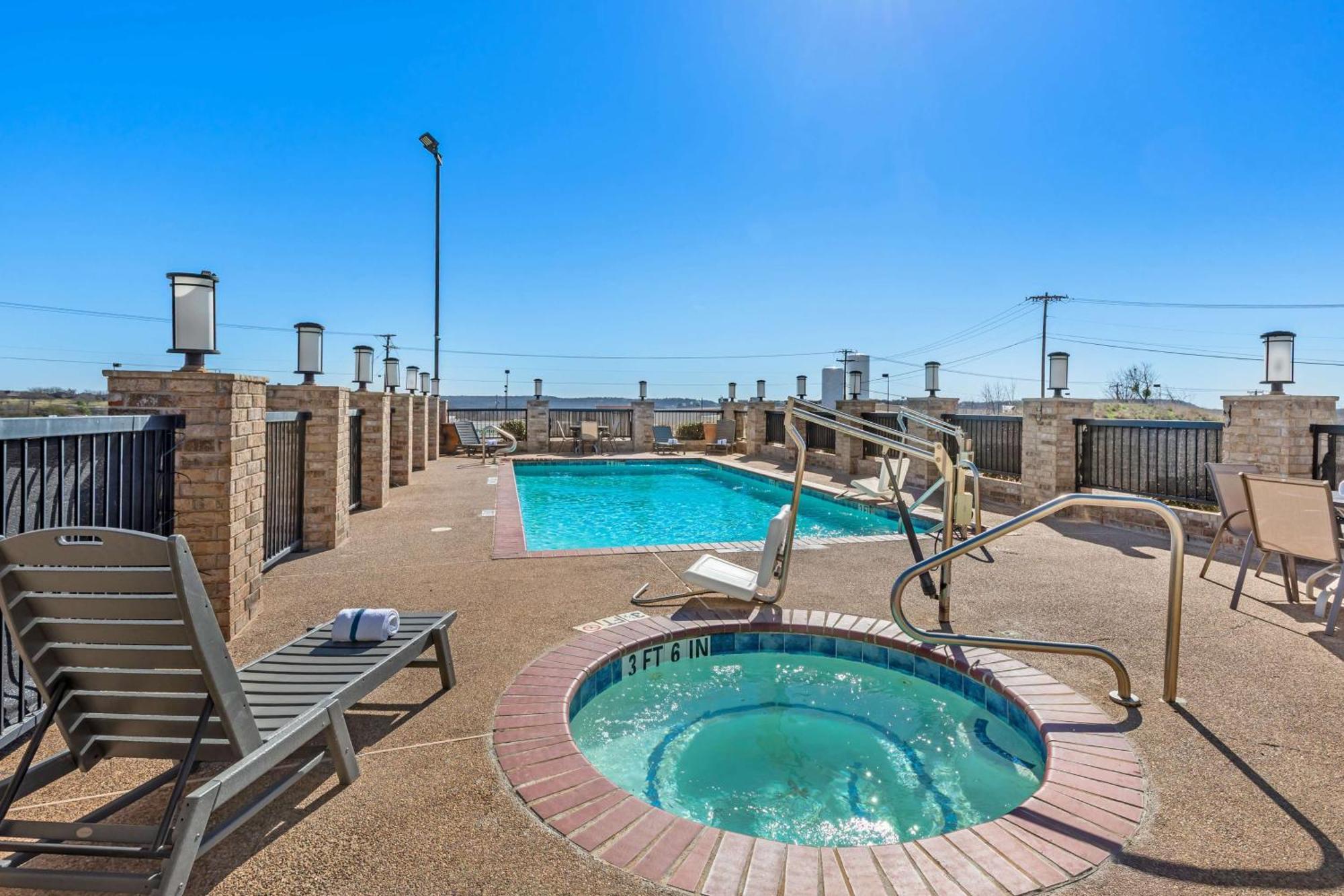 Best Western Clubhouse Inn&Suites Mineral Wells Extérieur photo